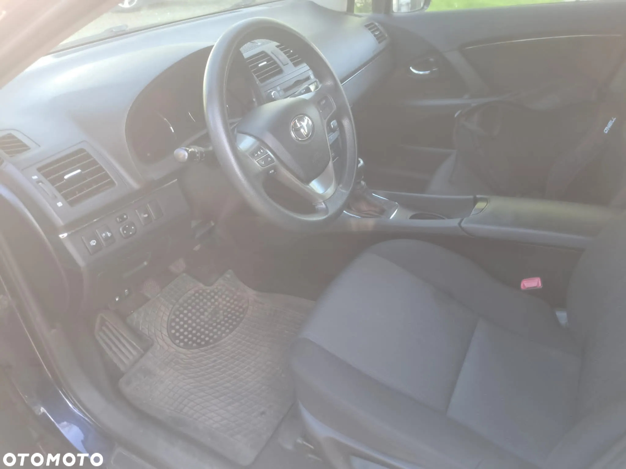 Toyota Avensis 1.8 Luna - 12