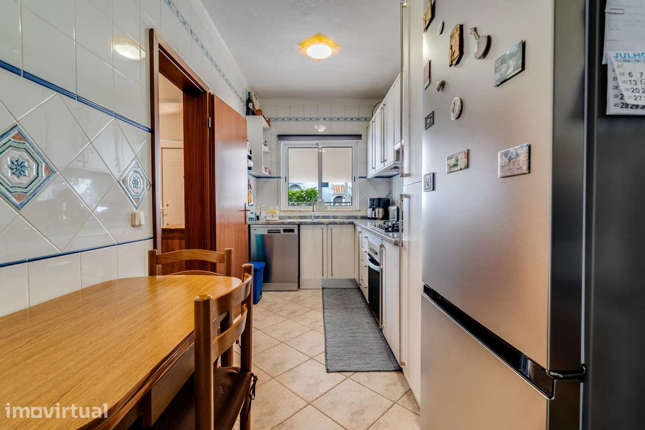 Moradia T2+1 com Terraço e Quintal em Montechoro, Albufeira - Grande imagem: 5/36