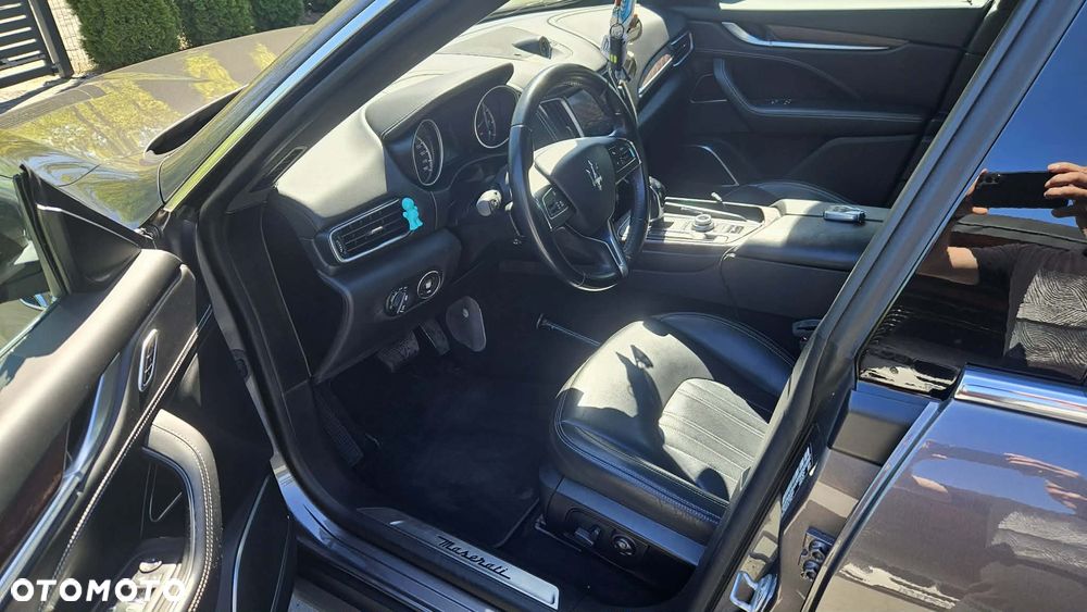 Maserati Levante Q4 Executive - 14