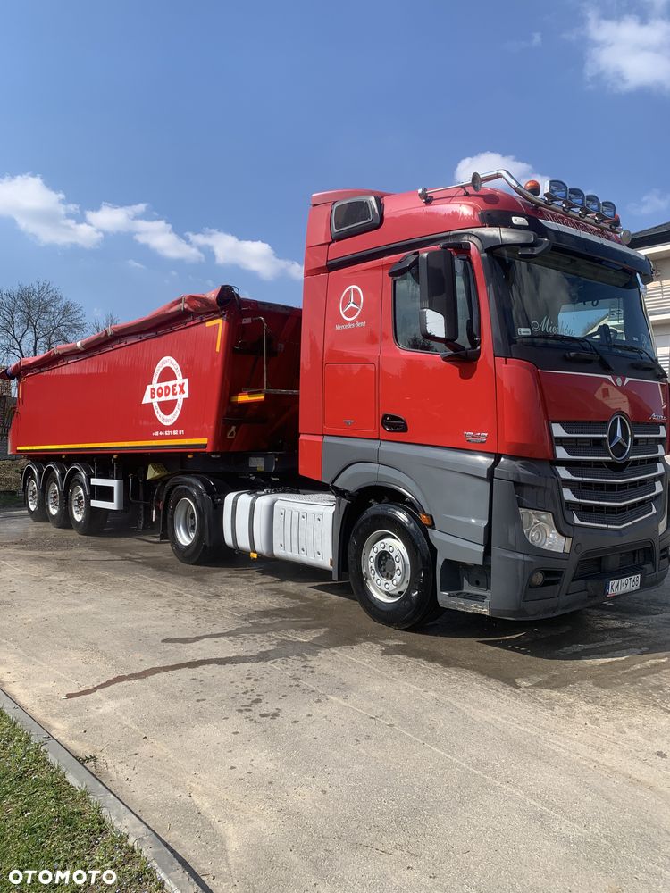 Mercedes-Benz Actros - 3