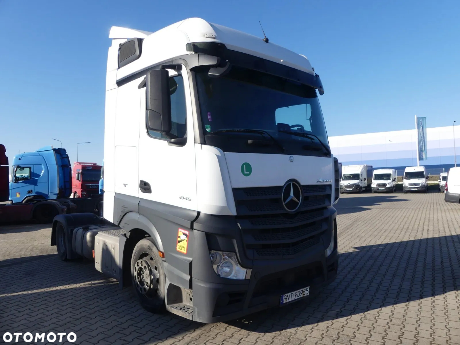 Mercedes-Benz Actros - 3