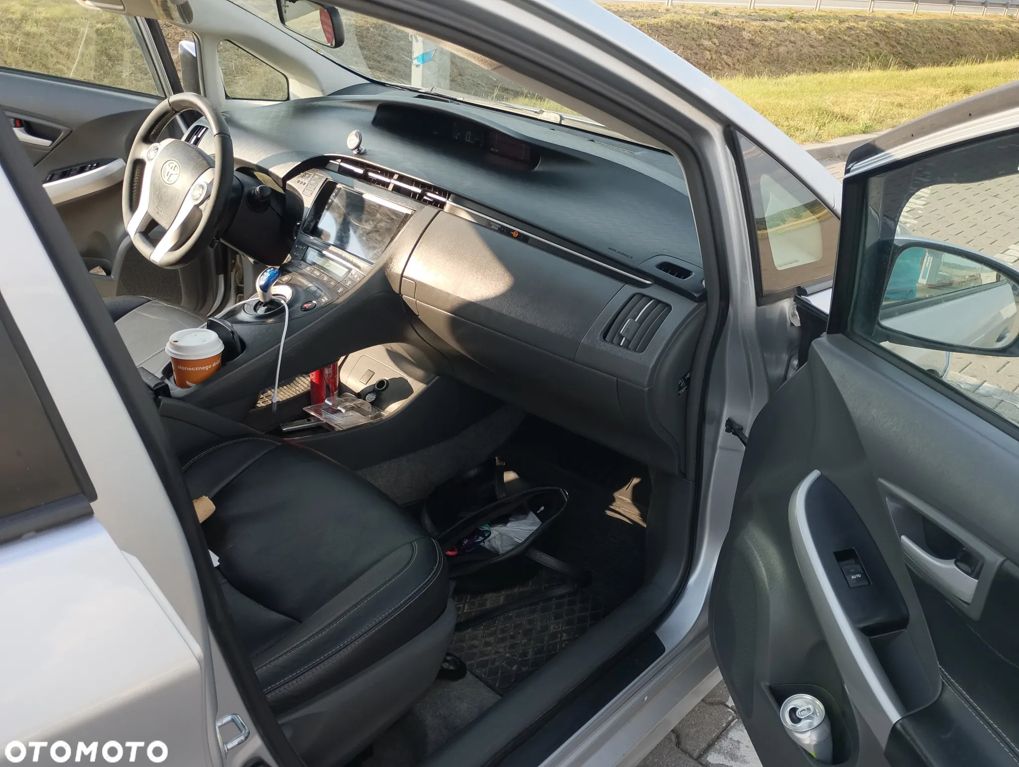 Toyota Prius 1.8 HSD Sol - 12