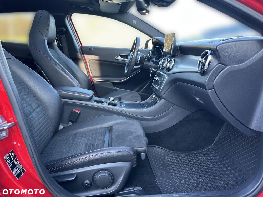 Mercedes-Benz GLA - 12