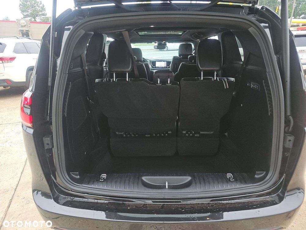 Chrysler Pacifica - 13