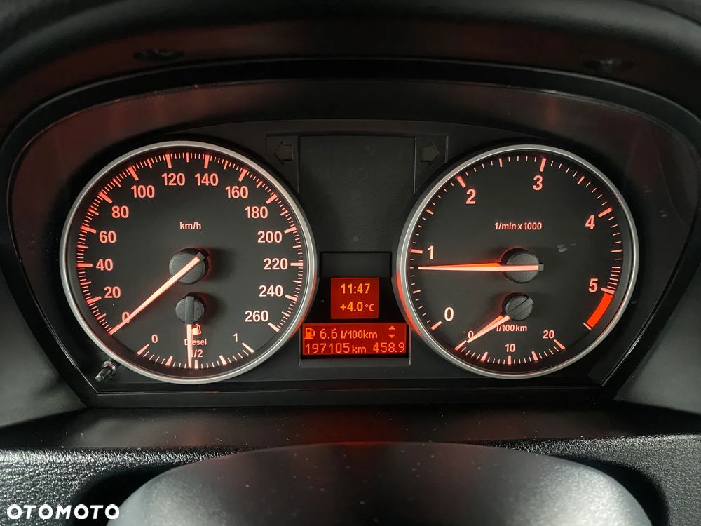 BMW X1 sDrive18d xLine - 25