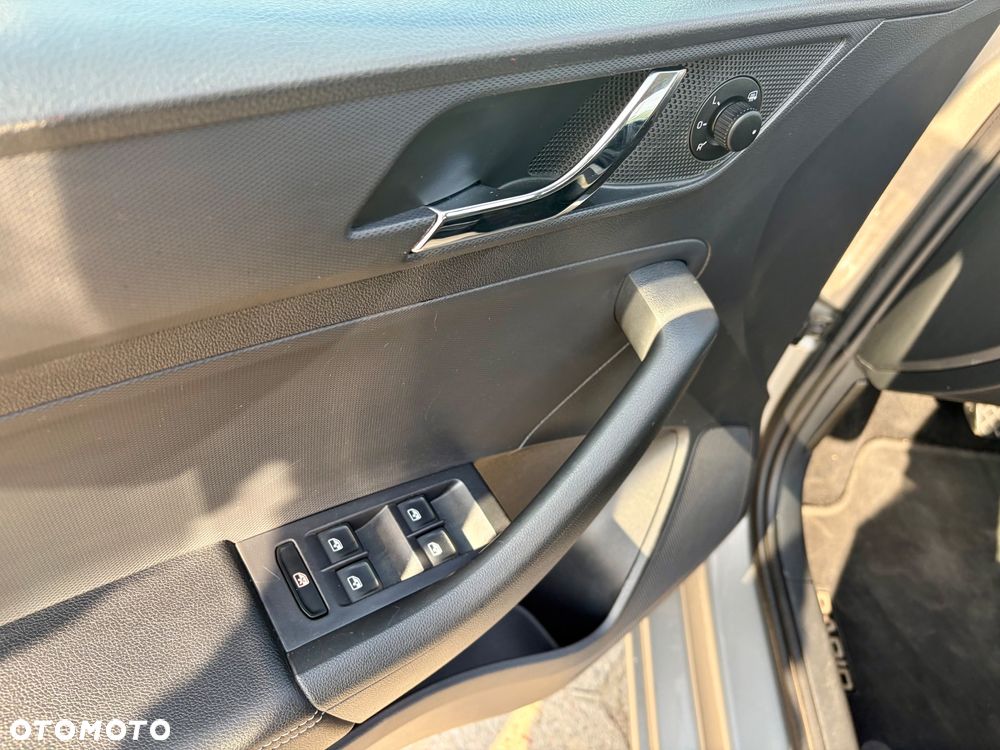 Skoda RAPID 1.2 TSI Ambition - 13