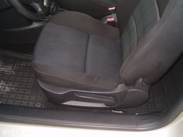 Peugeot 207 - 24