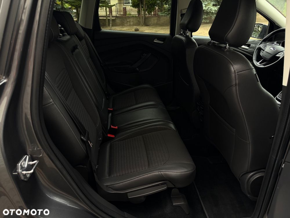 Ford Kuga 1.5 EcoBoost 2x4 Business Edition - 24