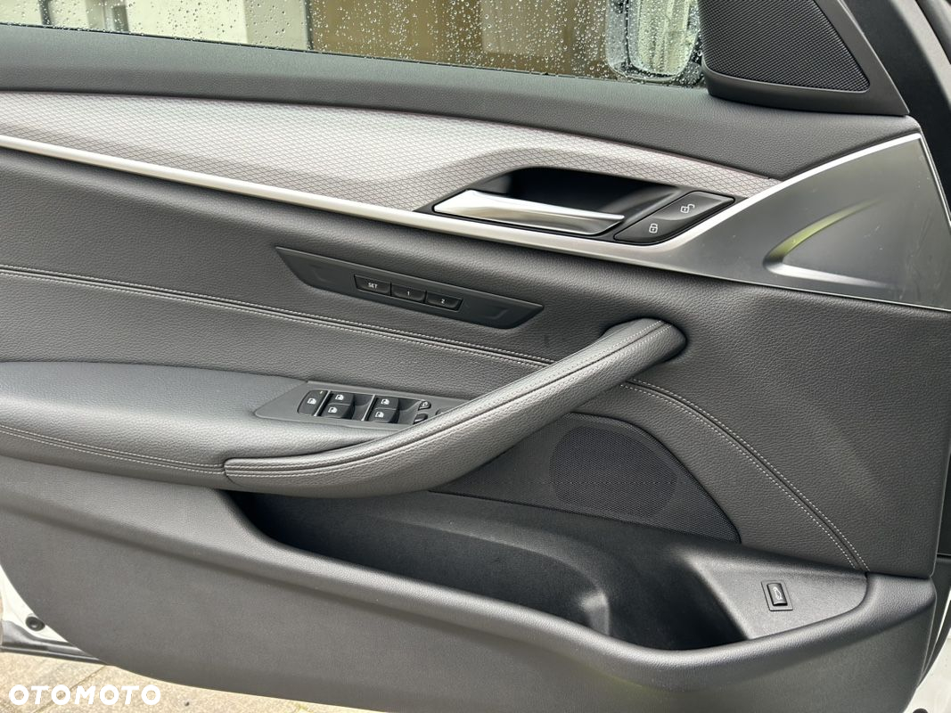 BMW Seria 5 520d xDrive M Sport sport - 13