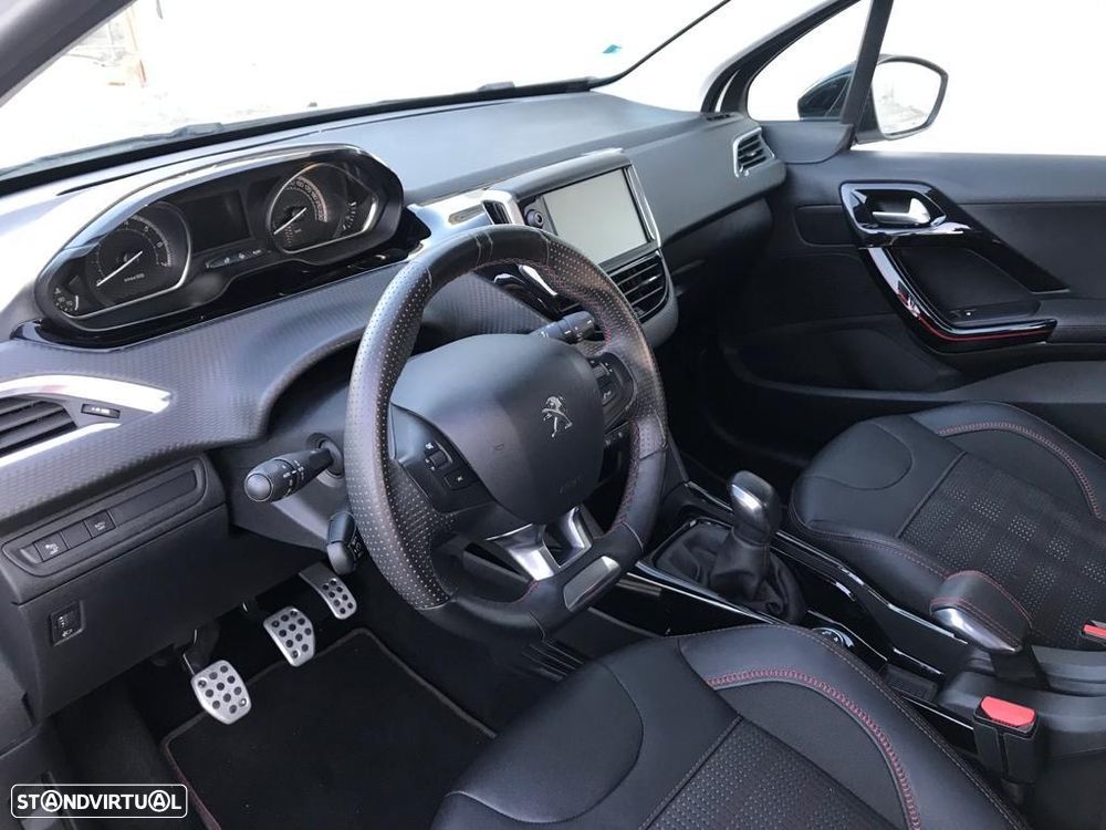 Peugeot 2008 1.2 PureTech GT Line - 4