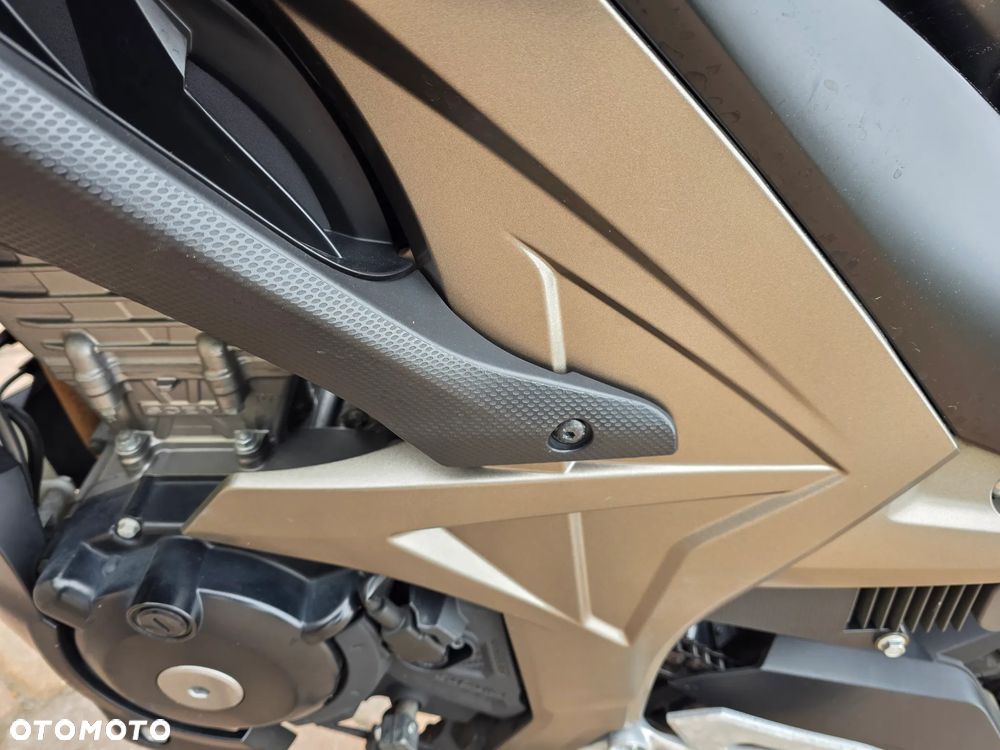 Suzuki GSX - 18