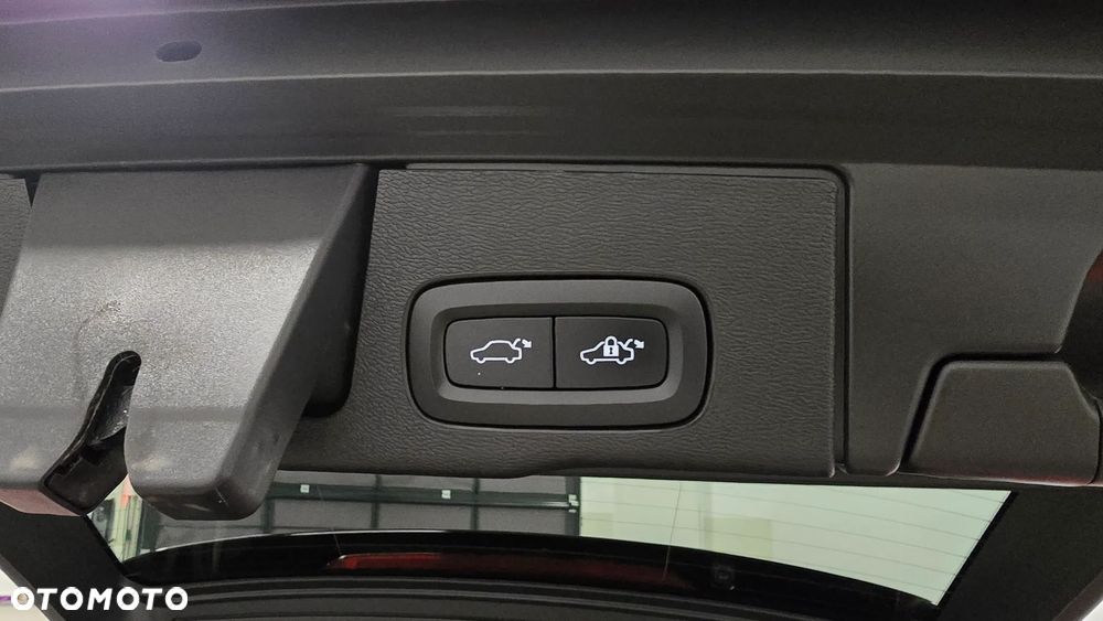 Volvo XC 60 B4 D Ultimate Dark - 10