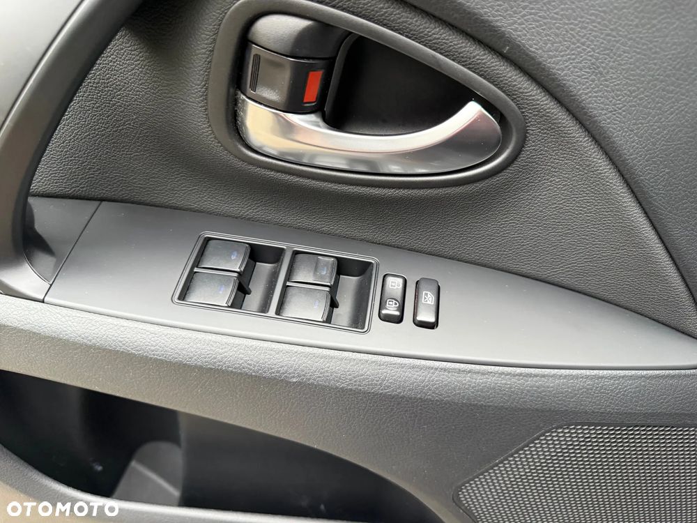 Toyota Avensis 2.0 Multidrive S Executive - 17