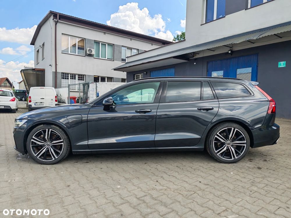 Volvo V60 T8 AWD Plug-In Hybrid R-Design - 12