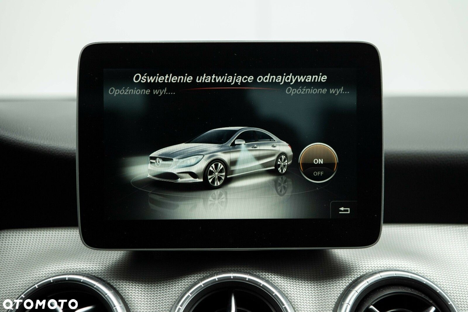 Mercedes-Benz CLA 180 7G-DCT - 32