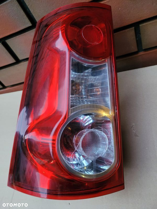 Dacia Logan I 08-12 Lampa tylna lewa tył - 3