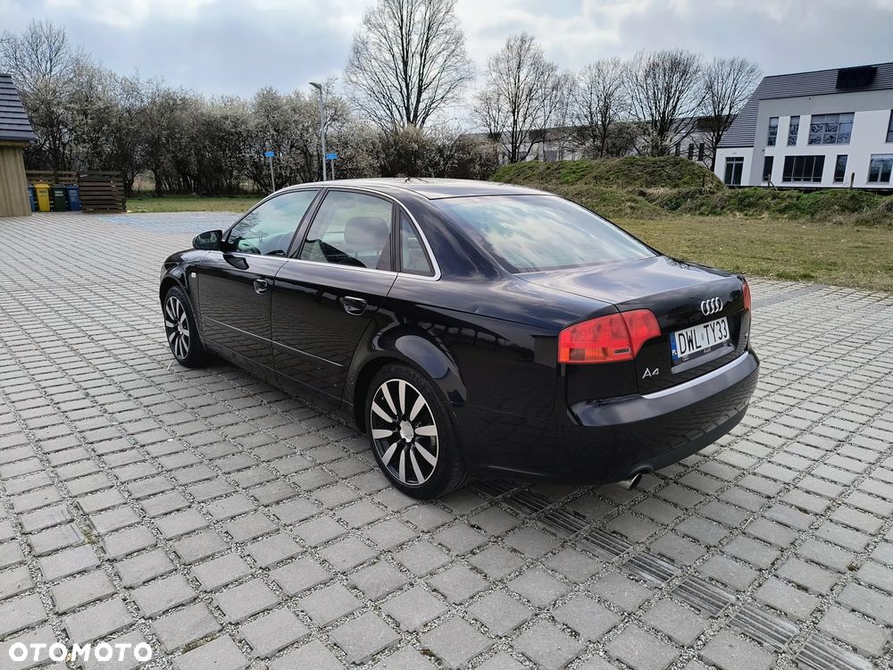 Audi A4 Limousine - 5
