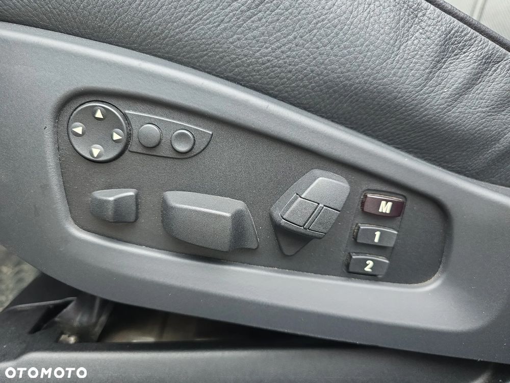 BMW Seria 5 545i - 21