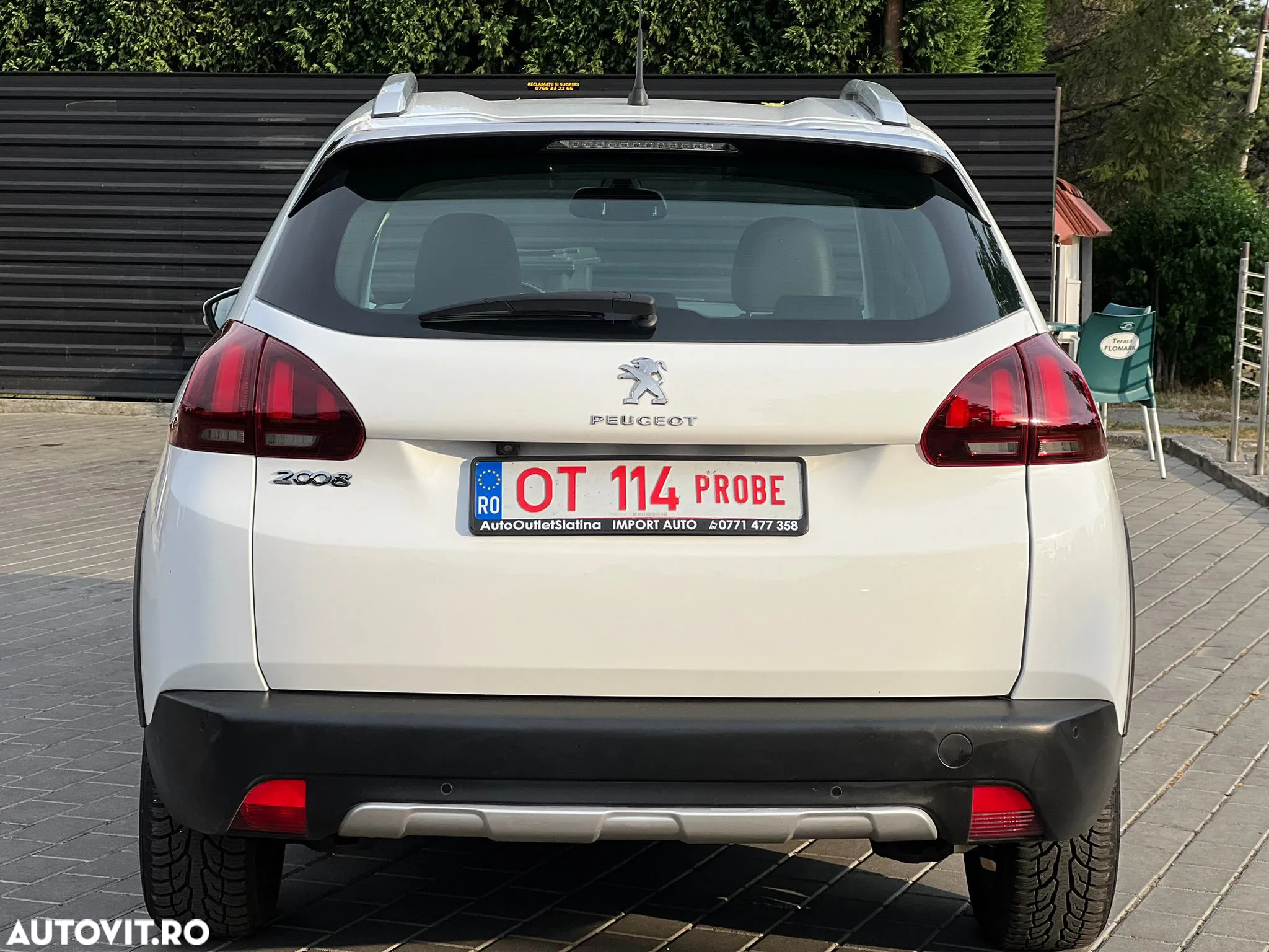 Peugeot 2008 1.2 PureTech Turbo S&S Allure - 9
