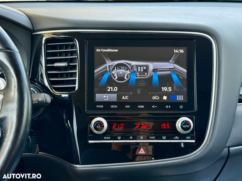 Mitsubishi Outlander 2.4 4WD Plug-In Hybrid Top - 21