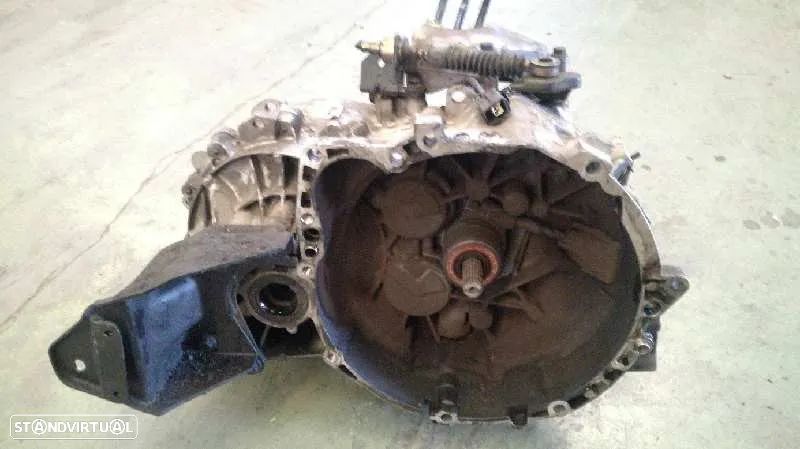 Caixa de 5 velocidades manual P30616141 VOLVO S40 V40 1.9 D F9Q - 1