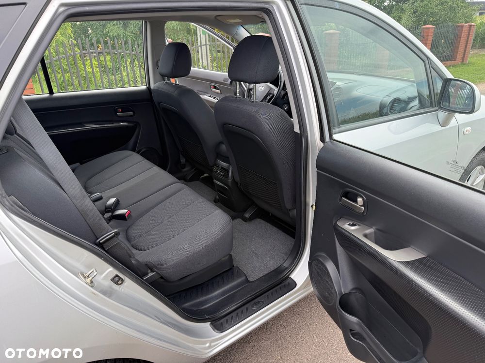 Kia Carens - 15