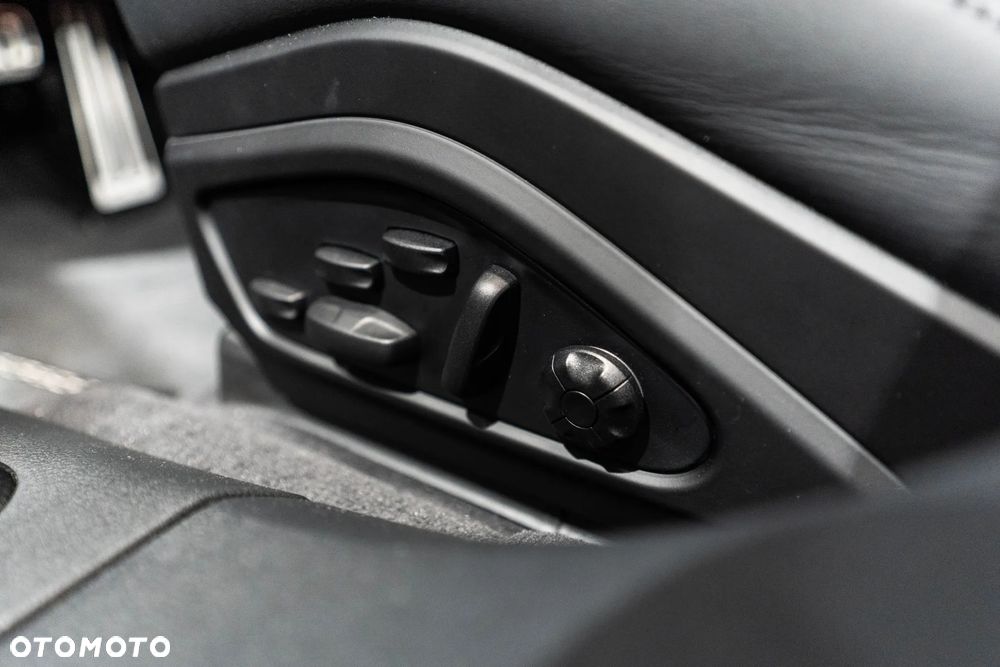 Porsche Panamera - 30
