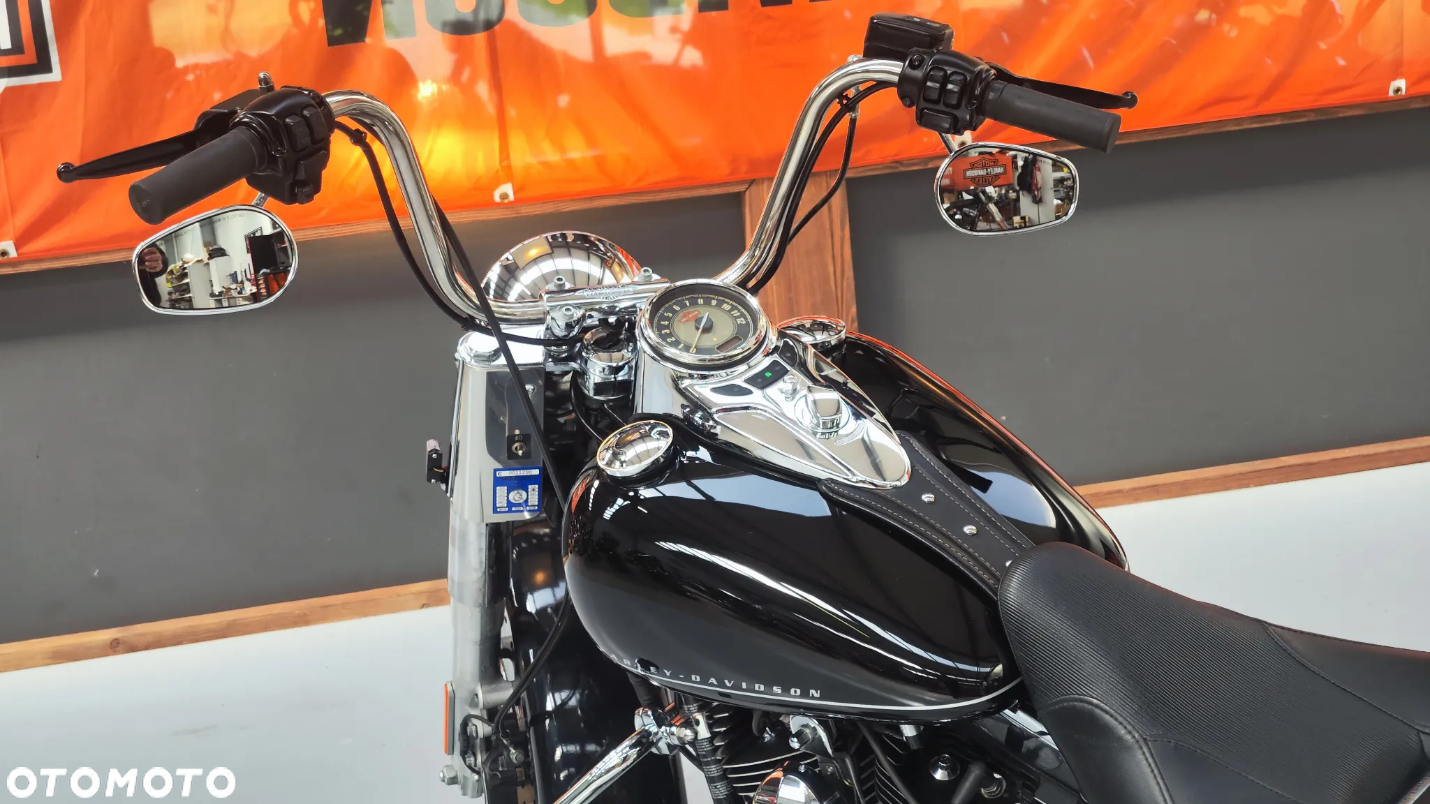 Harley-Davidson Softail Custom - 22