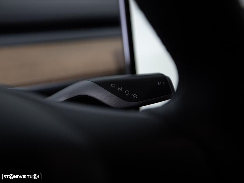 Tesla Model Y Long Range Dual Motor AWD - 19