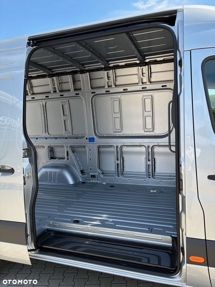 Mercedes-Benz SPRINTER 317 CDI FURGON PRO L2H2 - 18