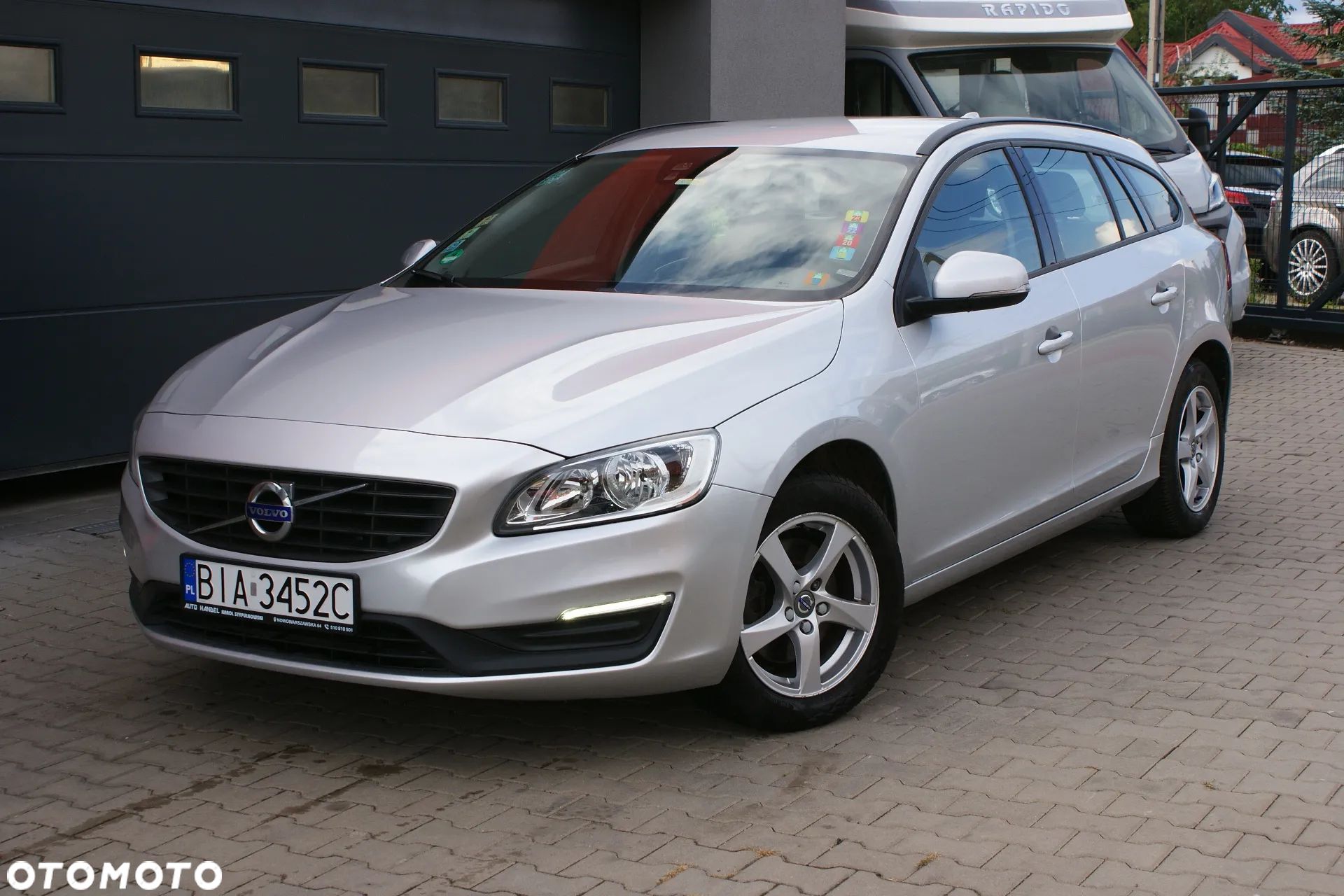 Volvo V60 D2 Drive-E Momentum - 1