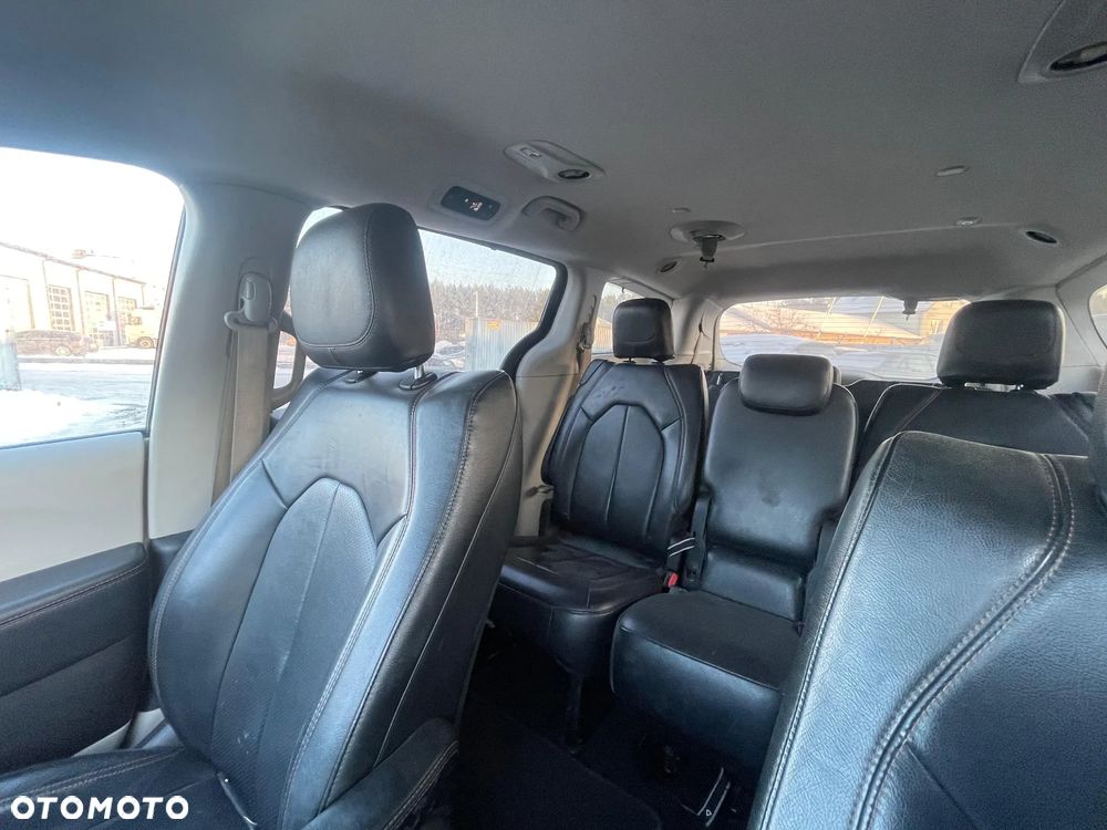 Chrysler Pacifica - 18