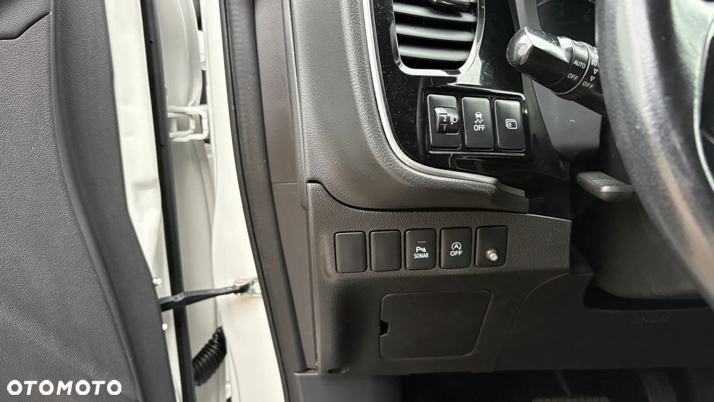 Mitsubishi Outlander 2.0 Intense 4WD CVT - 21