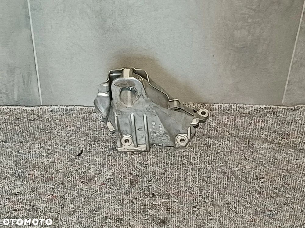 NR 14 Łapa silnika prawa strona BMW X5 E70 3.0TDI 6790022 - 2