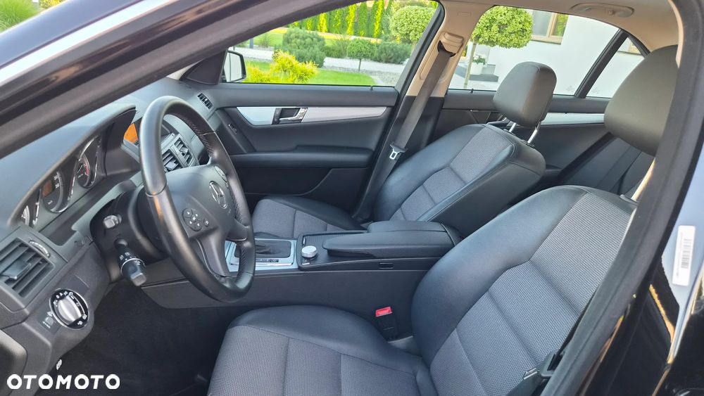 Mercedes-Benz Klasa C 180 CGI Automatik BlueEFFICIENCY Avantgarde - 14