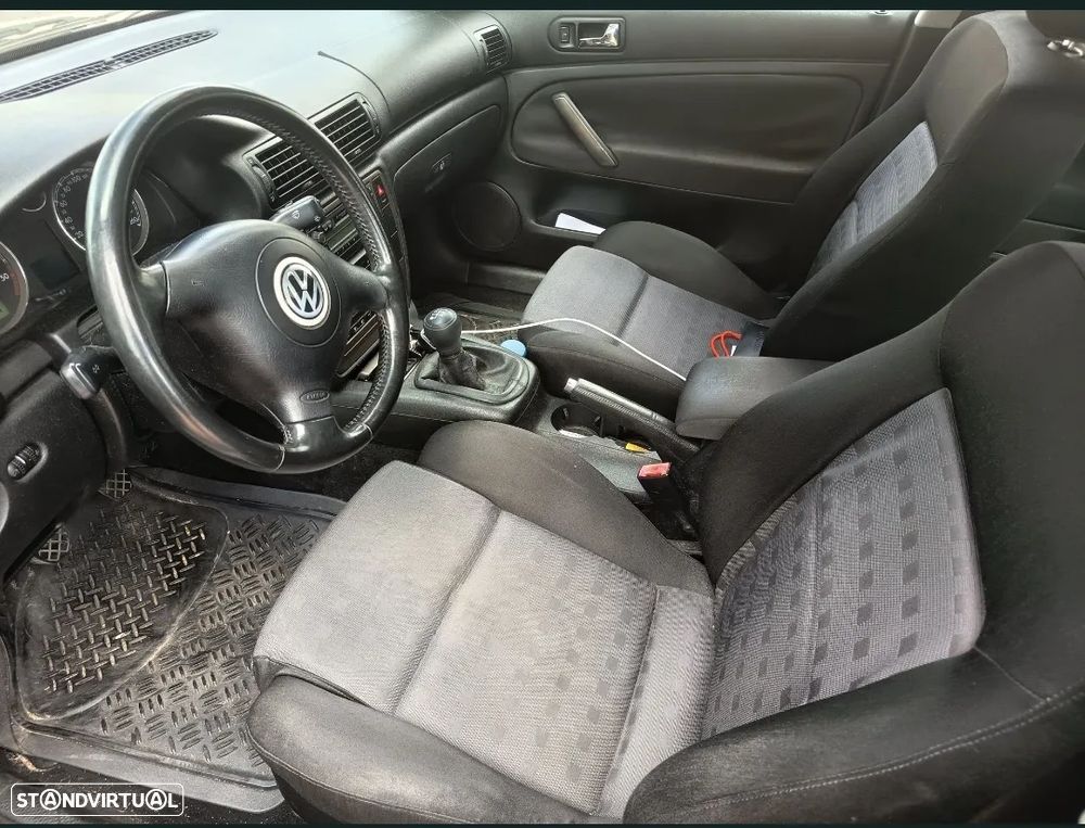 VW Passat 1.9 TDi Highline - 6