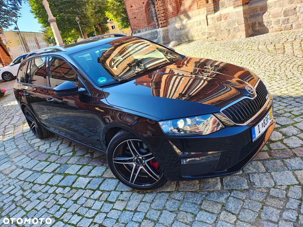 Skoda Octavia Combi 2.0 TDI RS - 32