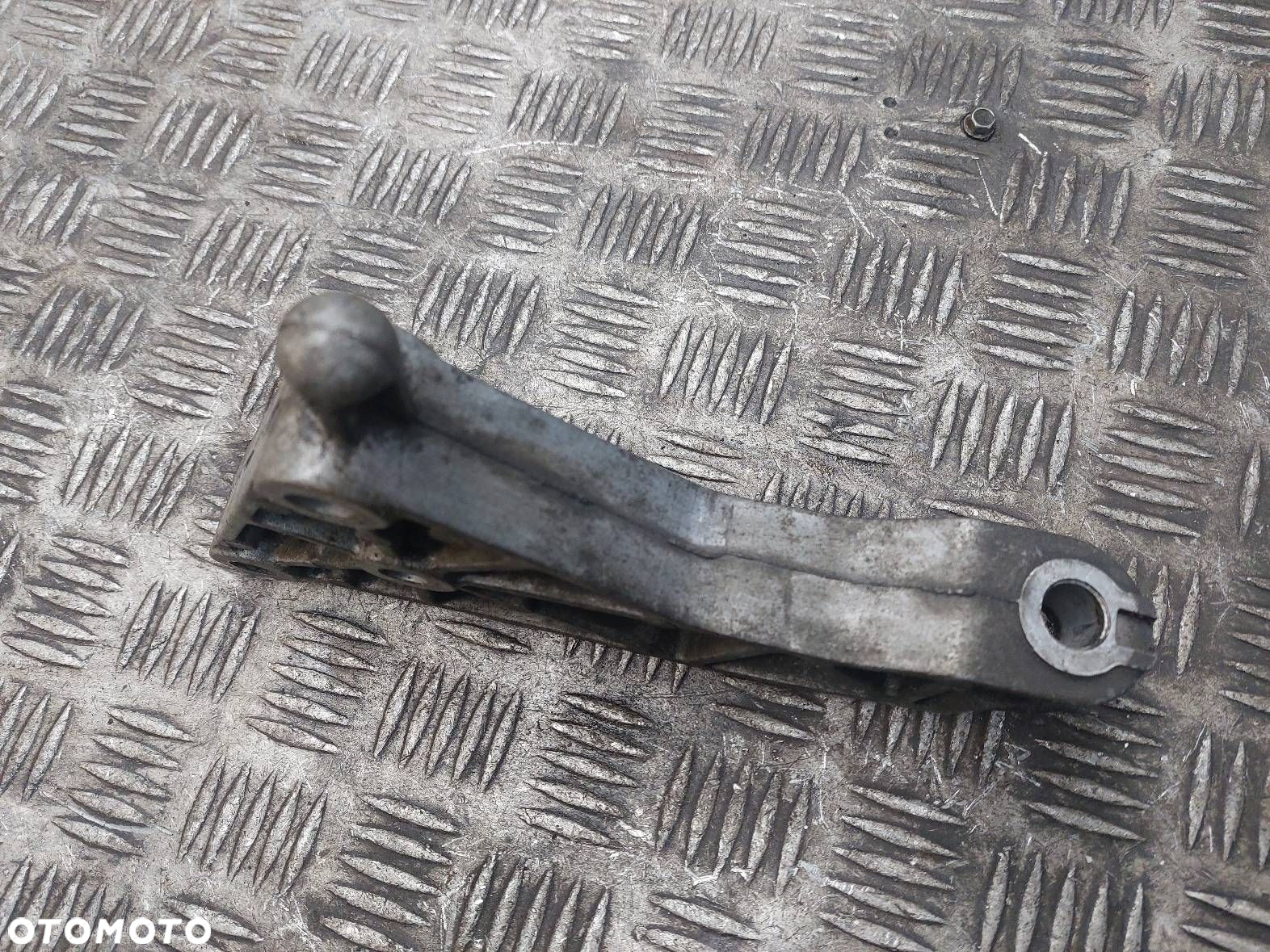 ŁAPA SPRZĘGŁA ASTRA G II 1.7 DTI 90575233 - 4
