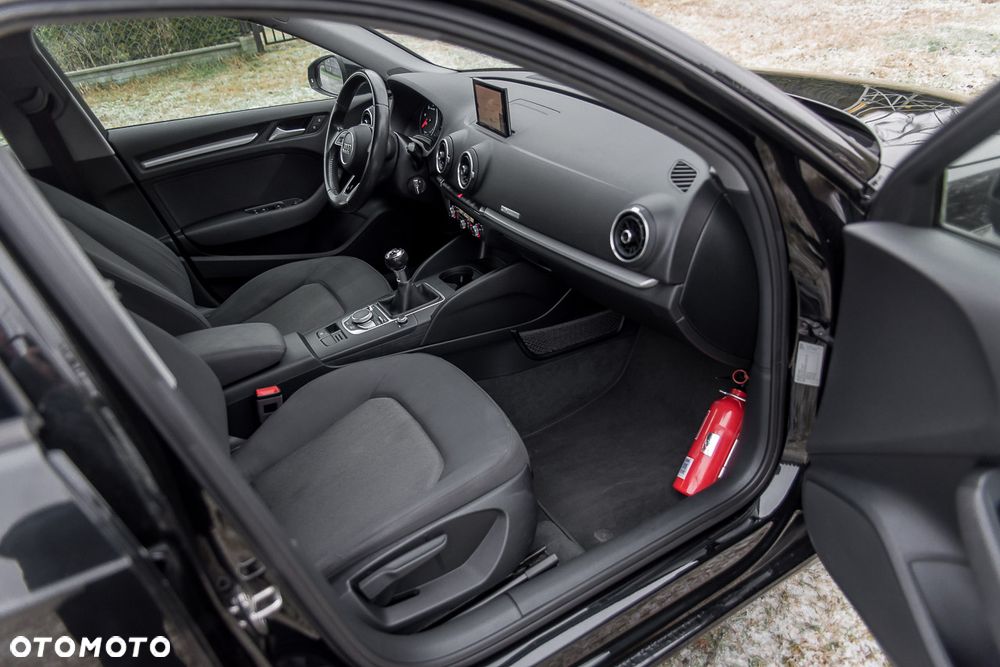 Audi A3 Sportback 1.6 TDI (clean diesel) Ambiente - 17