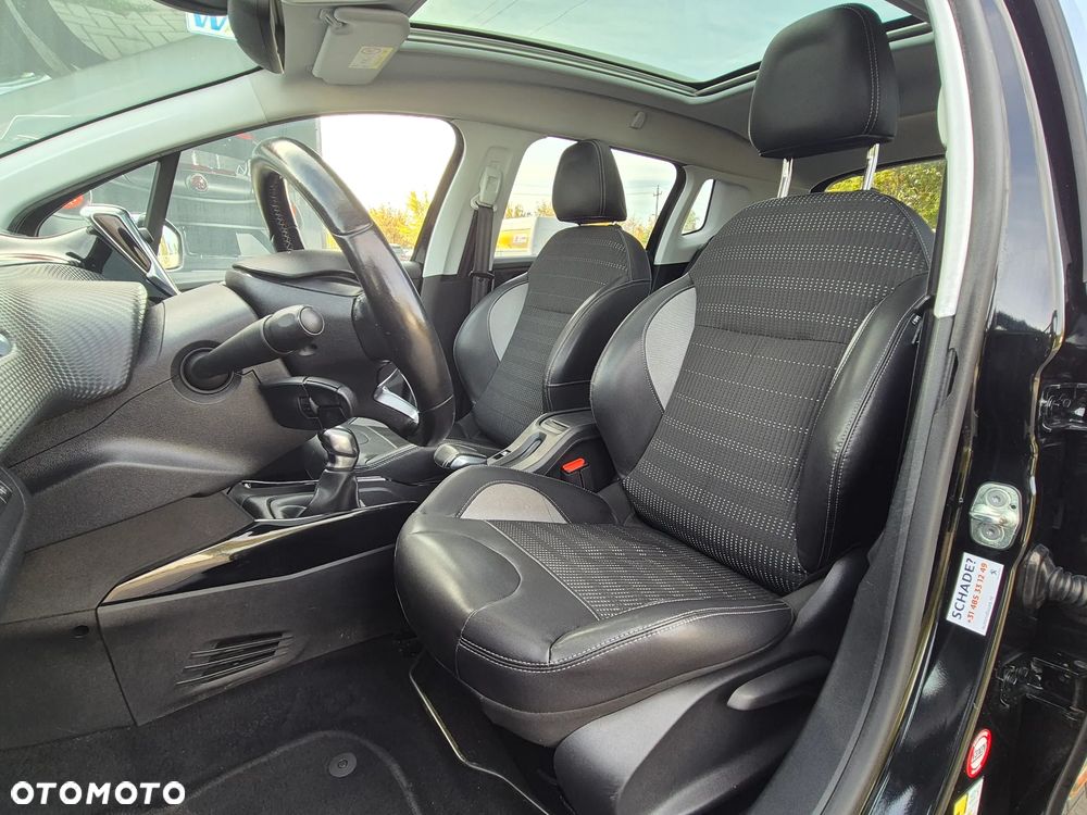 Peugeot 2008 1.2 Pure Tech Signature - 23
