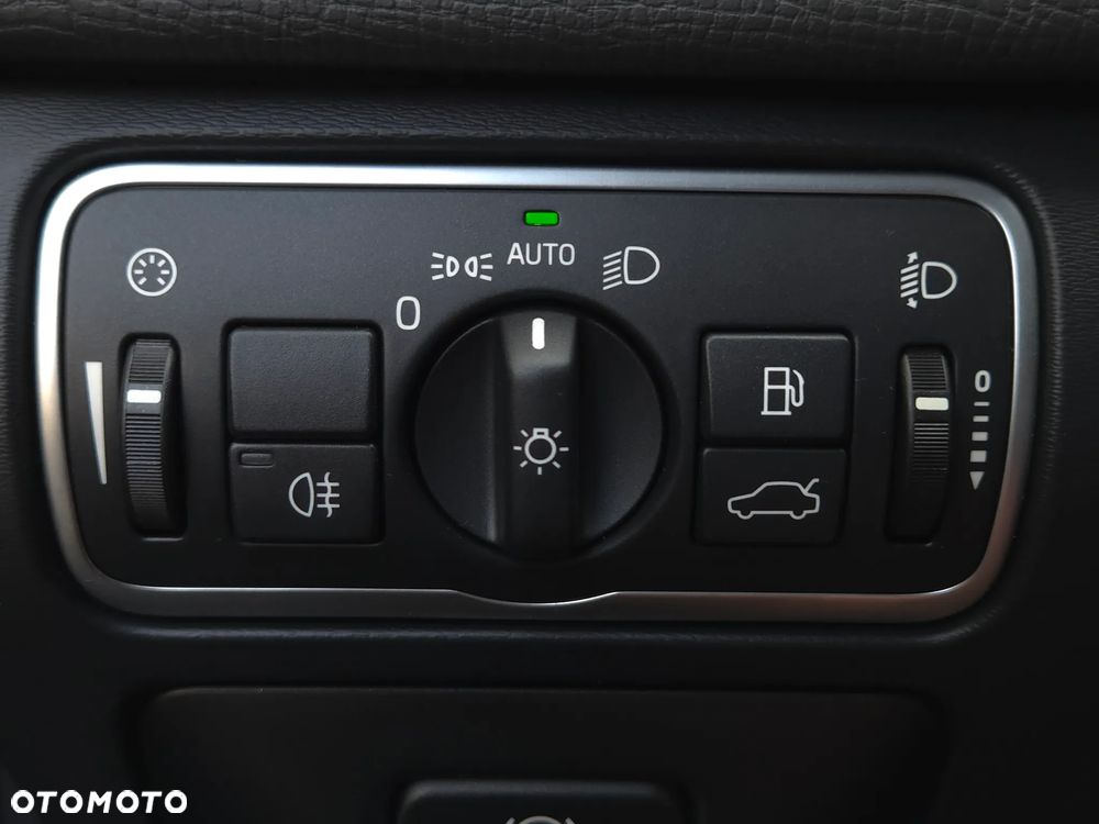 Volvo XC 60 D4 Drive-E R-Design Momentum - 20