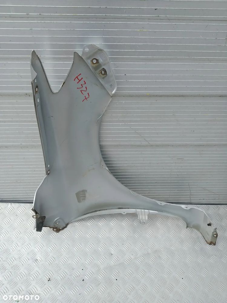 F354/F357/F371/F680/F748/H309/H327/H351/H501 BŁOTNIK LEWY TOYOTA COROLLA E15 SEDAN - 16