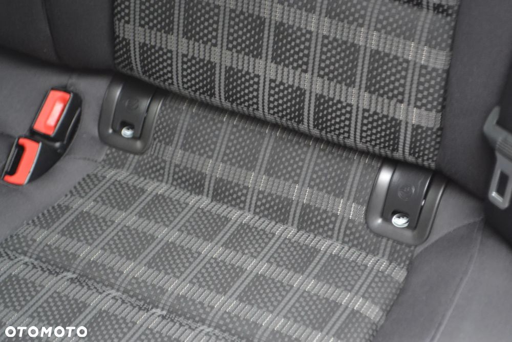 Audi A4 Avant 2.0 TDI DPF quattro - 23