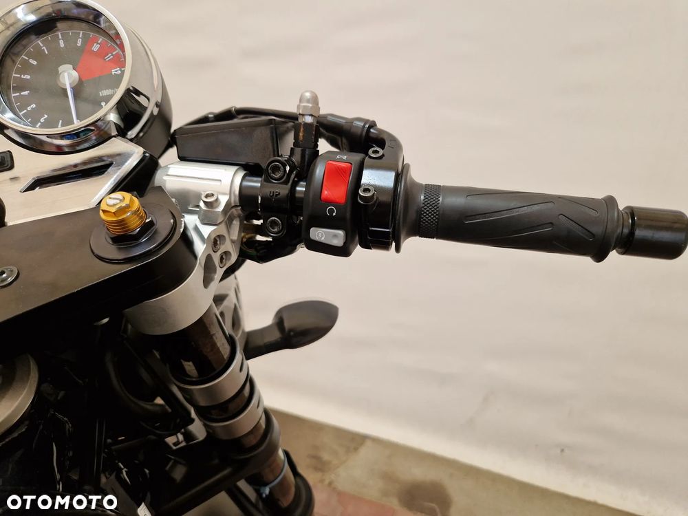 Yamaha XJR - 33