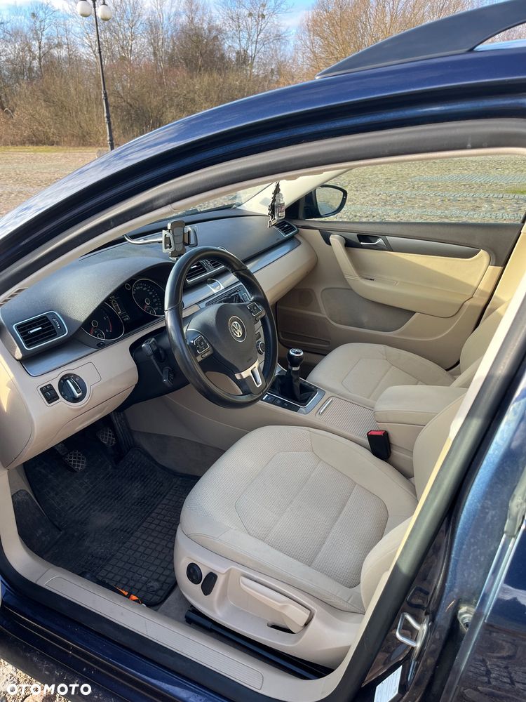 Volkswagen Passat 1.6 TDI Comfortline - 8