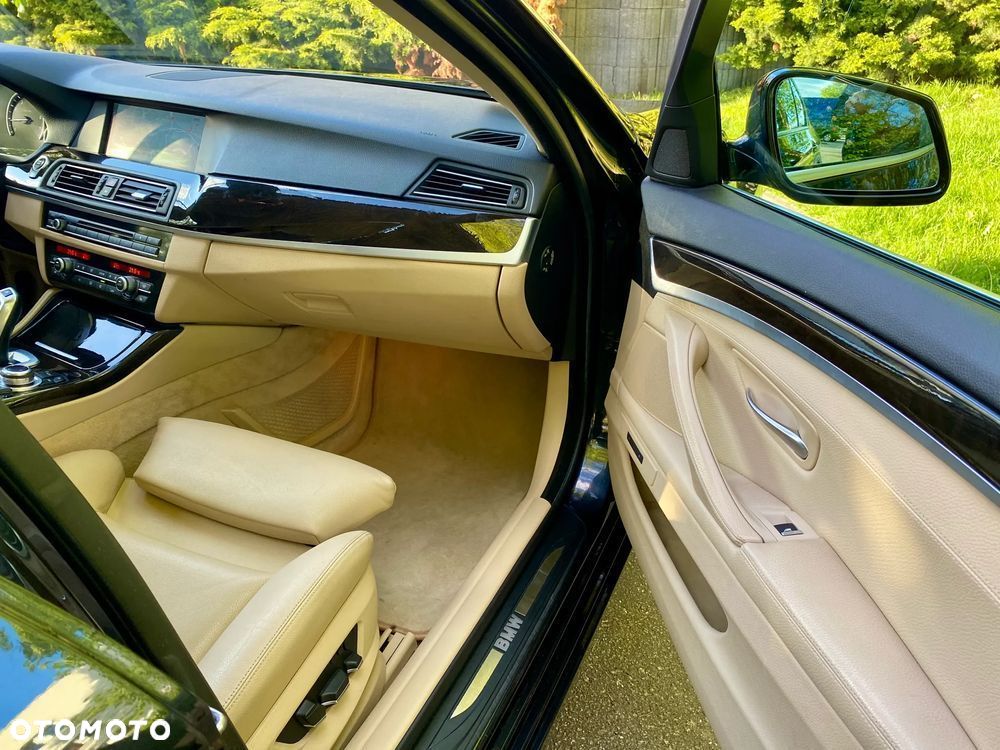 BMW Seria 5 528i Luxury Line - 16