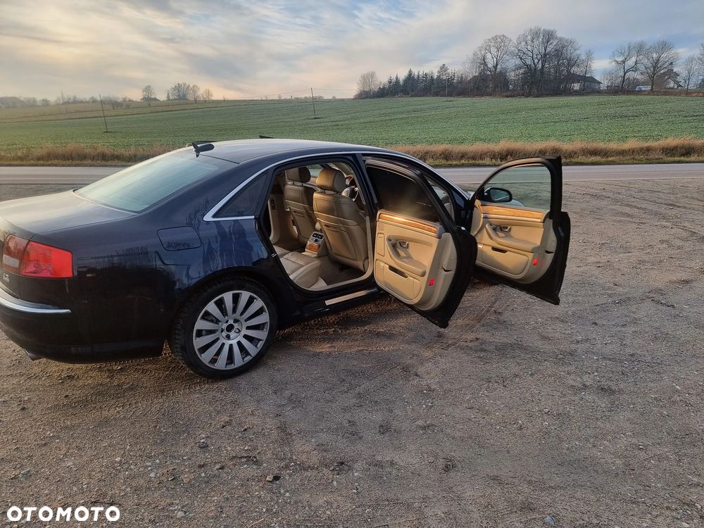 Audi A8 4.2 L Quattro - 15