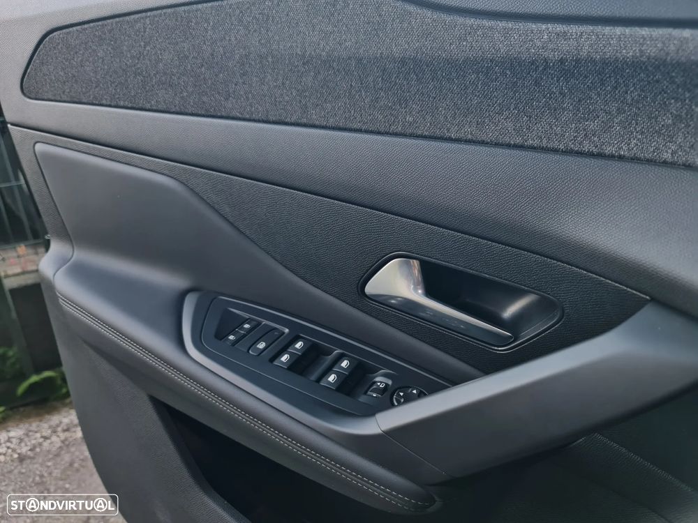 Peugeot 408 1.2 PureTech Allure EAT8 - 18