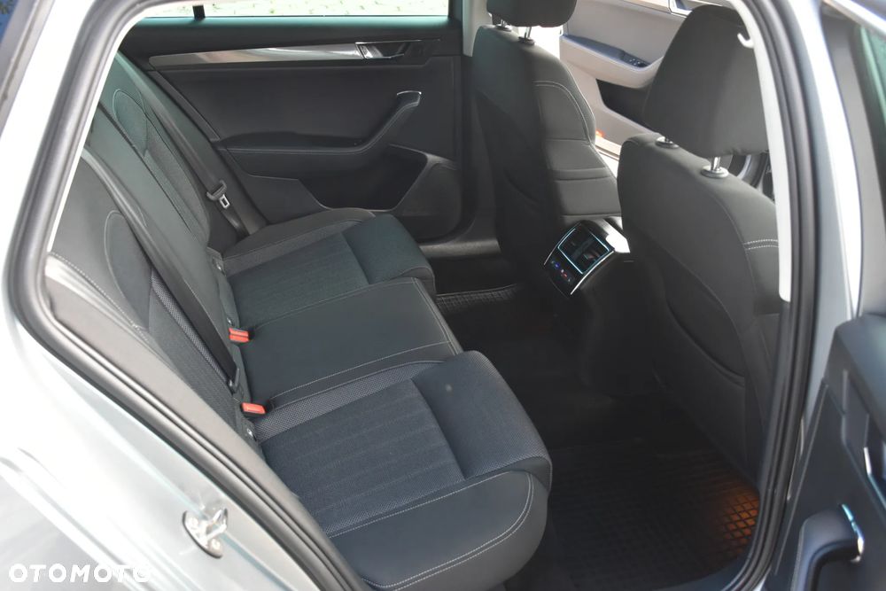 Skoda Superb 2.0 TDI DSG Ambition - 22