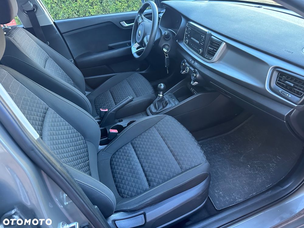 Kia Rio 1.2 L - 8